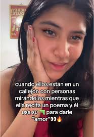 Evelina y Nicholas: Amor y Poesía en un Callejón