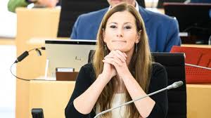 Wir verabschieden uns hiermit von ihnen und danken für ihr interesse, liebe leserinnnen und leser. Kandidatin Fur Linken Bundesvorsitz Janine Wissler Ihr Herz Schlagt Links