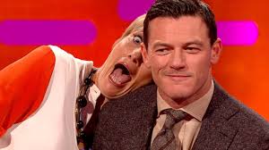 Emma Thompson's photobombing skills