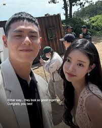 Looks like Single's Inferno 3 had a different ending after all. 🥹❤️ Lee  Gwan-hee (@leegwanhee0429) and Yoo Si-eun (@yoo__si), who both appeared on  the show, have officially confirmed they're dating! The two