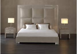 Vendo letto a cassone, la struttura è molto solida sana ma purtroppo il gatto si è fatto le unghie lungo tutto il perimetro del letto che è con piede da 10cm ca. Aura Letto Con Testata Alta Rugiano Milia Shop