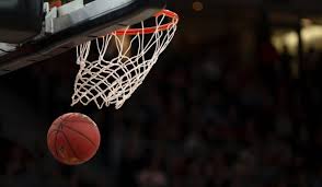 Sebutkan pola penyerangan dan pertahanan dalam permainan bola basket. Aturan Teknik Dasar Dan Pola Penyerangan Pertahanan Pada Basket