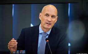 Dat stelt ernst kuipers, voorzitter van het. Ernst Kuipers Meer Bedden In Ziekenhuis Komende Tijd Niet Mogelijk Er Is Een Einde Aan De Rekbaarheid Van De Ziekenhuiszorg Dagblad Van Het Noorden