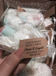 Menyediakan khidmat membuat doorgift untuk pelbagai majlis, gubahan hantaran, bunga pahar, hamper dll. Simple Wedding Doorgift Macaroon Doorgifttag Weddingdoorgift Tropical Wedding Theme Wedding Doorgift Love Is Sweet