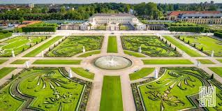 There's a mix of different european style gardens such as baroque, french and italian, the garden of golden figures is especially attractive and the great cascade. Herrenhausen Hannover De