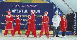 Bagi kami kreasi bukan tradisi melainkan harta yang tak terbeli dan bagi kami jalanan adalah sekolah tapi ingat jangan anggap kami sampah banyak orang bicara semaunya tentang cara hidup kita tak perduli apa kata mereka yang penting bisa berkarya dan terus berkarya tuk hidupkan dunia dengan seni dan peran budaya bergerak berontak itu biasa karna. Memahami Gerak Tari Berdasarkan Levelnya