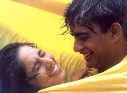 From the 80's to 2k's, everyone has some interest in love and likes to watch more romantic kadhalar dhinam is a happy ending romantic movie starring kunal, sonali bendre and nassar which is directed by kathir under sri suriya movies. 10 Most Romantic Tamil Films Everyone Must Watch Latest Articles Nettv4u
