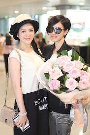 Nữ diễn viên nổi tiếng hong kong rất thân thiện, vui vẻ vẫy tay chào người hâm mộ. Ly Nha Ká»³ Tiáº¿t Lá»™ Ä'á»™ng Thai Ä'áº·c Biá»‡t Cá»§a Xa Thi Máº¡n Chá»©ng Minh Má»'i Quan Há»‡ Vá»›i Minh Tinh Tvb Du Ráº¥t Lau Khong Gáº·p