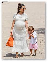 Expectant Fashion Trends Feat Kourtney Kardashian The Style Gallivanter