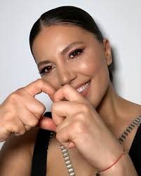 Ella Papa Make-up artist