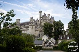 Le Chateau De Pierrefonds Une Merveilleuse Forteresse Lalydo S Blog Chateau Chateau Pierrefonds Forteresse