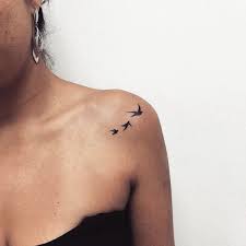 Tatuagem No Ombro Feminina Inspire Se Com Lindas Sugestoes Antes De Fazer A Sua Eu Total Desenhos de tatuagens femininas no ombro. tatuagem no ombro feminina inspire se