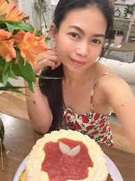 Deconstructed peach cobbler dessert at wedding