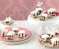Geback Dekorieren Guss Fondant Frosting Co Essen Und Trinken Geback Kuchen