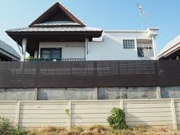 การต ดต งร วไม ระแนงสำหร บงานปร บปร งภ ม ท ศน การเล อกใช ไม ระแนงมาต ดต งเพราะความสวยงาม และใช งบประมาณไม ส งด วย ร วไม ระแนง ออกแบบบ าน แต งบ าน ร ว