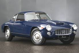 Upon Seeing This Photo I Thought What Type Model Masarati Is This I Have To Admit That I Do Not Know Muc Klassische Sportwagen Oldtimer Autos Oldtimer Garage