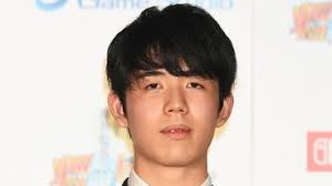 藤井「王手」 俺「参りました」 藤井「ありがとうございました」 俺「ありがとうございました」 藤井「感想戦お願いします」 俺「もちろんですとも」 俺「ところで藤井君、気づかないかい？」 藤井「えっ？」 俺「盤上に残ったボクの駒の位置を見てごらん」 Shogi