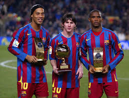 Bürgerlich ronaldo de assis moreira, in brasilien auch ronaldinho gaúcho) ist ein ehemaliger . Where Is Ronaldinho Now Is He Under House Arrest And Why Was He Sent To Prison
