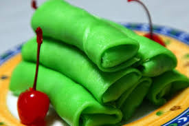 In order to differentiate whether the nonya kue dadar is made from freshly squeezed pandan juice, just look at it's green crepe. Cara Dan Resep Membuat Kue Dadar Gulung Transpublik Co Id