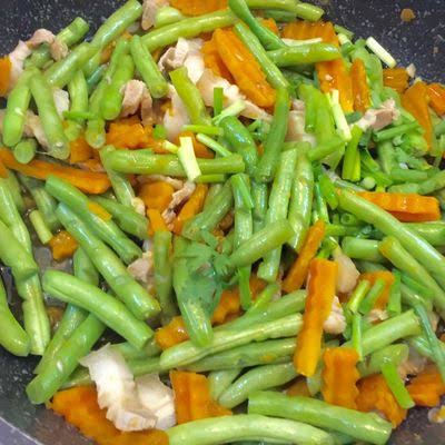 Đậu que, bí đỏ, thịt 3 chỉ