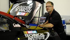 Mechanics Learn Ropes Of Racing At 'Nascar Tech'