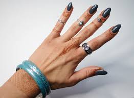 Ihre lebensdauer hängt auch von der haut der person ab, die sich mit einem tattoo schmückt. Tutorial Hennatattoo Was Ist Zu Beachten Wie Halt S Am Langsten Fashionzone