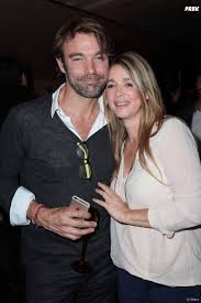 Comme alain delon, hélène rollès est une des personnalités françaises les plus populaires du pays. Helene Rolles Et Patrick Puydebat Ont Ete En Couple Pour De Vrai Selon Jean Luc Azoulay Purebreak