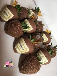 Pin By Liliana Coxes On Food Chocolate Covered Strawberries Fun Desserts Chocolate Strawberries