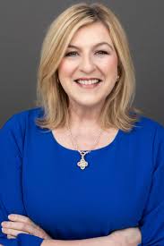 Deann Hunt's Instagram, Twitter & Facebook