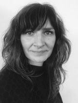 Sidse Hølvig Mikkelsen, Cand.pæd.soc og Lektor ved Læreruddannelsen i Skive  med tilknytning til VIAs forksningscenter for pædagogik og dannelse, har  sammen med to kollegaer (David Thore Gravesen og Peter Hornbæk Frostholm)  publiceret