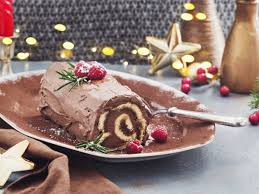 Une bûche chocolat et fruits de la passion, originale et vraiment gourmande, facile… Buche De Noel 4 Conseils De Dieteticienne Pour Se Faire Plaisir Quand On Surveille Sa Ligne Femme Actuelle Le Mag