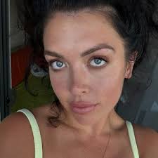 Lola Sharp (@brattobrand)