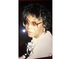 Sandra Huntley's Instagram, Twitter & Facebook