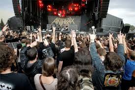 Tag iemand die hier sowieso had staan meebrullen. Lokerse Feesten Strikken Robert Plant En Triggerfinger Lokeren Gazet Van Antwerpen Mobile