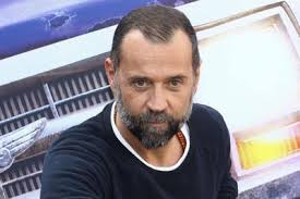 Fabio volo, pseudonym of fabio bonetti, (born 23 june 1972) is an italian writer, actor, radio and television presenter, screenwriter, drummer, singer and philosopher. J8lwcdsgmd Tm