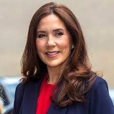 Mary de Dinamarca estrena el traje de rayas más favorecedor