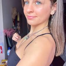 Iris Lopes (@iris_lopes_25)