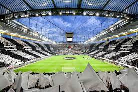Db) kommt bei ihrem strategischen umbau gut voran. Vom Waldstadion Zum Deutsche Bank Park Teil 3 Eintracht Frankfurt Profis