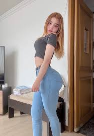 Sarah Sophia - Free pics, galleries & more at Babepedia