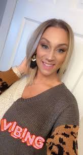 Amanda Derousse's Instagram, Twitter & Facebook