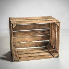 Les caisses à vin et les cagettes en bois sont des objets faciles à récupérer et à transformer. Caisse En Bois Vintage Et Authentique Madecovintage