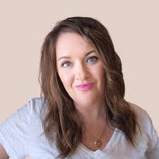 Sally Dinius's Instagram, Twitter & Facebook