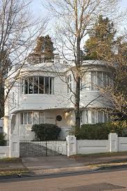 Aussen Tor Wand Und Rundes Fenster Aber Das Ist Alles Was Ich Mag Art Deco Stil Art Deco Mobel Klassische Architektur