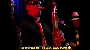 Blasinstrumente wie trompete und saxophon faszinierten ihn schon als kind und seine ersten. Saxophonist Live Hochzeit Wedding Saxophon Show Saxophone Saxophones Sax Nrw 2013 Youtube