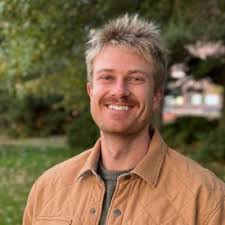 I had been to Maui twice before, both times in Wailea. The sea heals  anywhere, but Hawaii's Pacific hits different. I had always looked up at  the mountains, never the other way