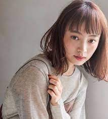 ツヤと潤いがたっぷり ほんのり ベリーショコラ な冬の抜け感ロブ lee 冬のヘアスタイル ヘアカット ミディアムボブ