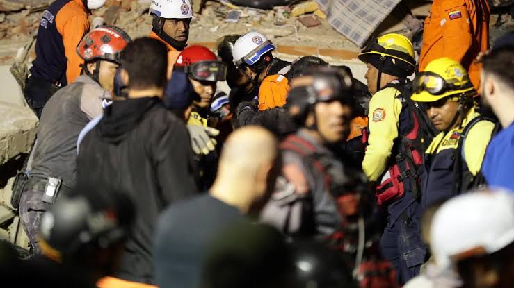 Aumentan a 164 los muertos y a casi un millar los heridos por el doble  terremoto en Venezuela