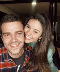 Calzolari lutava contra a doença desde 2019, passou por nove cirurgias e enfrentou uma meningite durante o tratamento. Atriz De Malhacao E Filho De Regina Duarte Se Casam Sem Avisar A Familia Verso Diario Do Nordeste