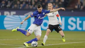Frankfurt gleich wieder am drücker nach wiederbeginn bezogen die frankfurter sofort wieder stellung am strafraum der schalker, ließen, vor allem durch kostic, zwar einige flanken in fährmanns. Eintracht Frankfurt Gegen Schalke 04 Tv Livestream Und Co Bundesliga Heute Live Auf Dazn Dazn News Deutschland