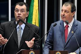 Engenheiro civil, líder estudantil nos anos do regime militar, omar aziz iniciou sua carreira política na década de 80, como diretor do centro acadêmico de engenharia da universidade. Eduardo Braga E Omar Aziz Fotos Agencia Senado Portal Do Marcos Santos Portal Do Marcos Santos